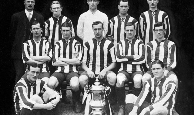 在奔赴战场前，他们看完了人生的最后一场球赛