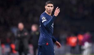 巴黎担心伤病将谨慎使用阿什拉夫，球员因金球奖与俱乐部关系不佳